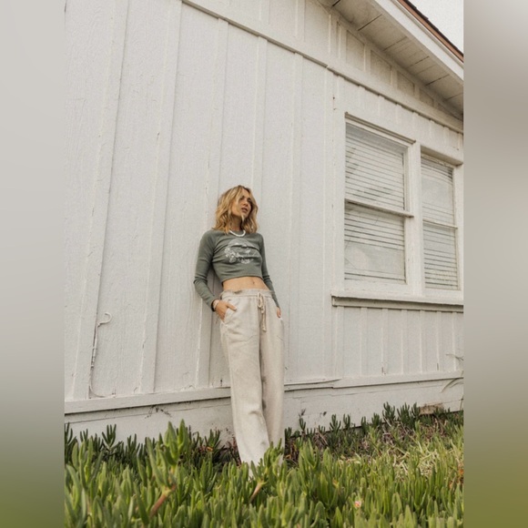 NWOT Roxy Oceanside Flared Pants Size Medium Stone/Khaki Color - Picture 9 of 14